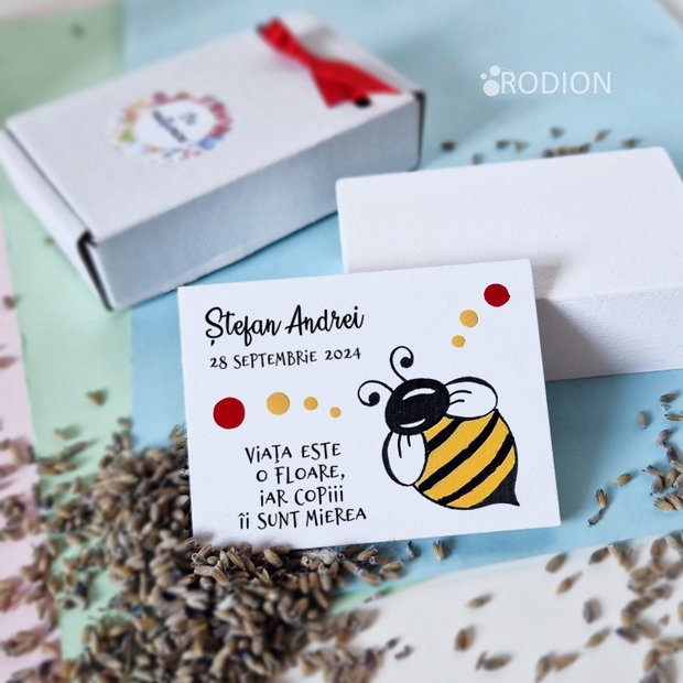 Marturii cu magnet albinuta personalizate pictate manual