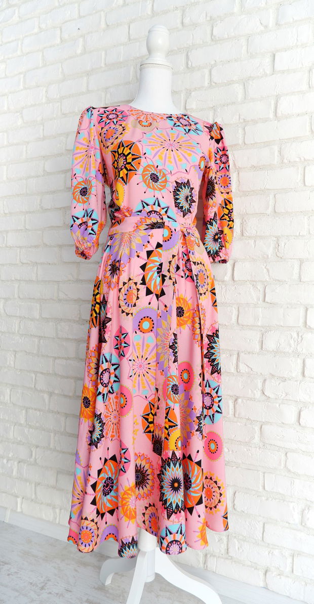 Rochie Vaporoasa Roz cu Print Multicolor