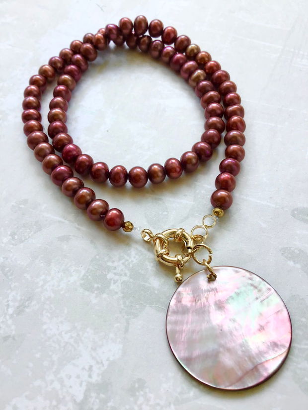 Colier perle de cultura rosii aramii & pandantiv sidef Paua Shell