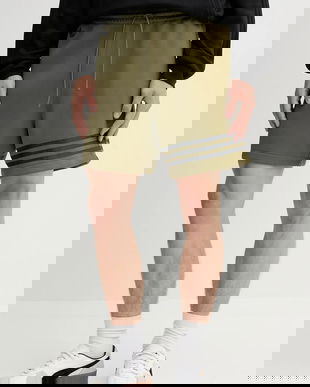 adidas Originals pantaloni scurți Neuclassics culoarea verde, HZ3744