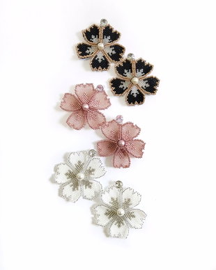Cercei floare alba si perle Swarovski