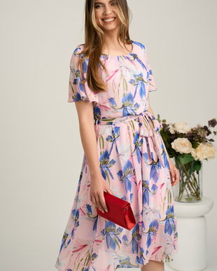 Rochie midi roz din voal cu imprimeuri floreale albastre si cordon in talie