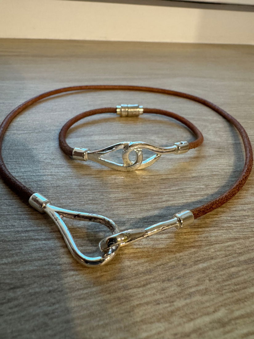 SET MODEL HERMES DEOSEBIT PIELE SI METAL ARGINTAT