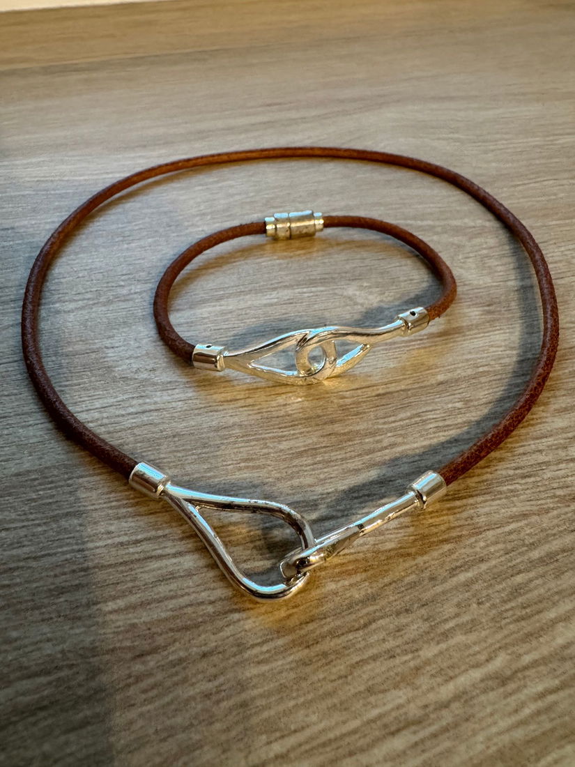 SET MODEL HERMES DEOSEBIT PIELE SI METAL ARGINTAT