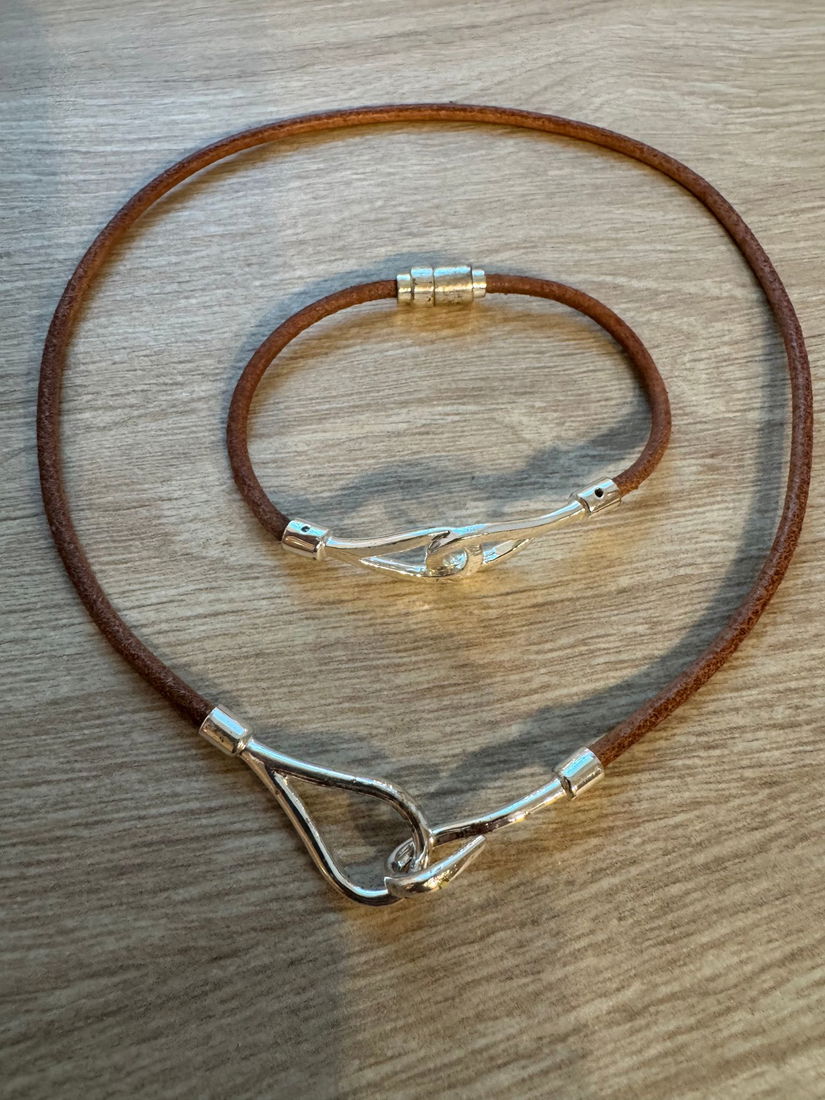 SET MODEL HERMES DEOSEBIT PIELE SI METAL ARGINTAT