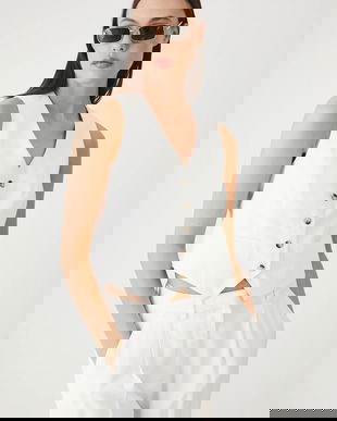 Medicine vestă culoarea alb, un singur rand de nasturi