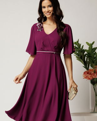 Rochie midi mov din voal in clos cu flori la decolteu