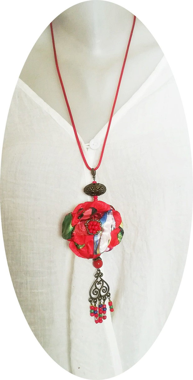 Colier estival cu floare multicolor