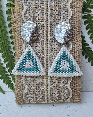 Cercei triunghiulari handmade din mărgele Miyuki și oțel inoxidabil