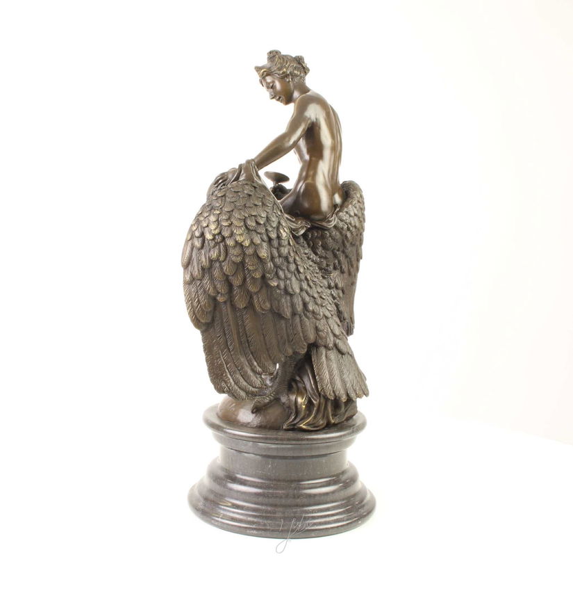 Hebe cu vulturul-statueta bronz cu un soclu marmura