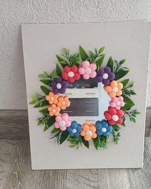 Oglinda decorată
