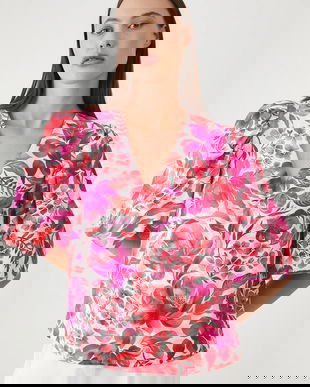 Medicine bluză culoarea alb, în modele florale