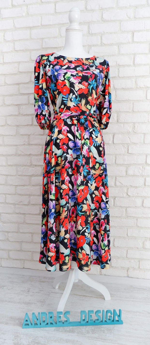 Rochie Vaporoasa Neagra cu Flori Colorate