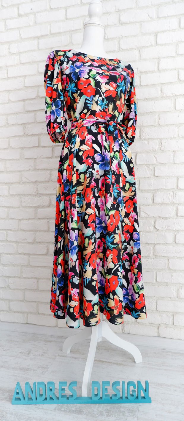 Rochie Vaporoasa Neagra cu Flori Colorate