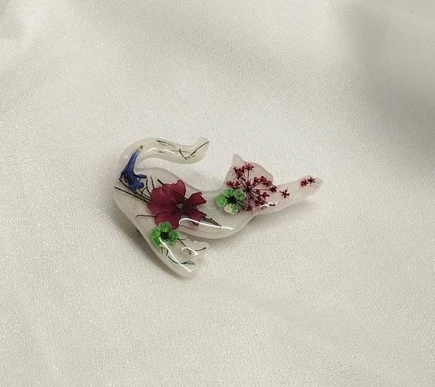 Broșă handmade unicat - din rasina 00696