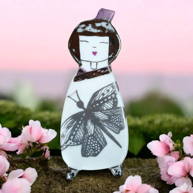 Brosa din portelan decorata cu platina - KOKESHI