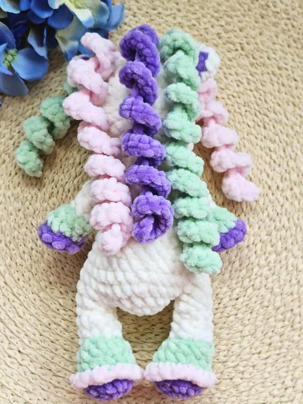 Unicornul PIC croșetat manual