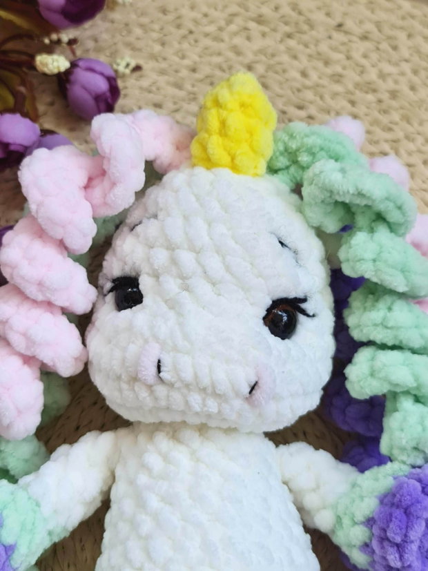 Unicornul PIC croșetat manual