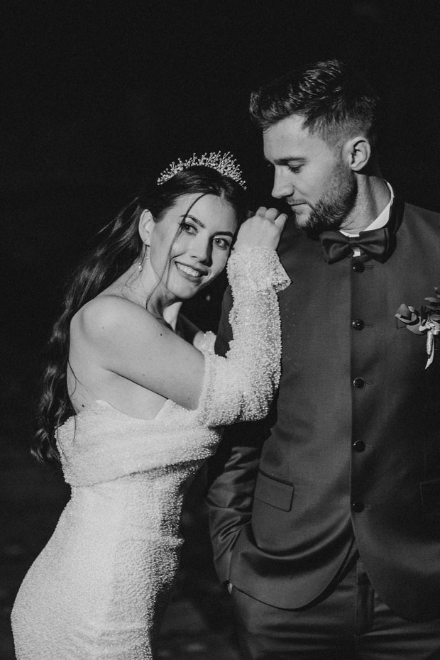 Tiara mireasa cu perle albe si cristale transparente