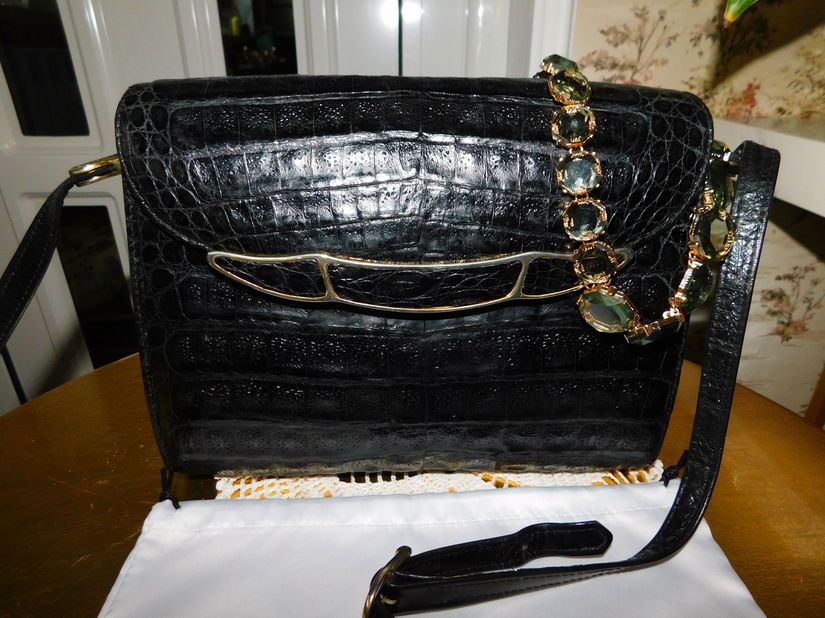 Geanta  vintage piele  exotica de umar , colier  masiv  cadou