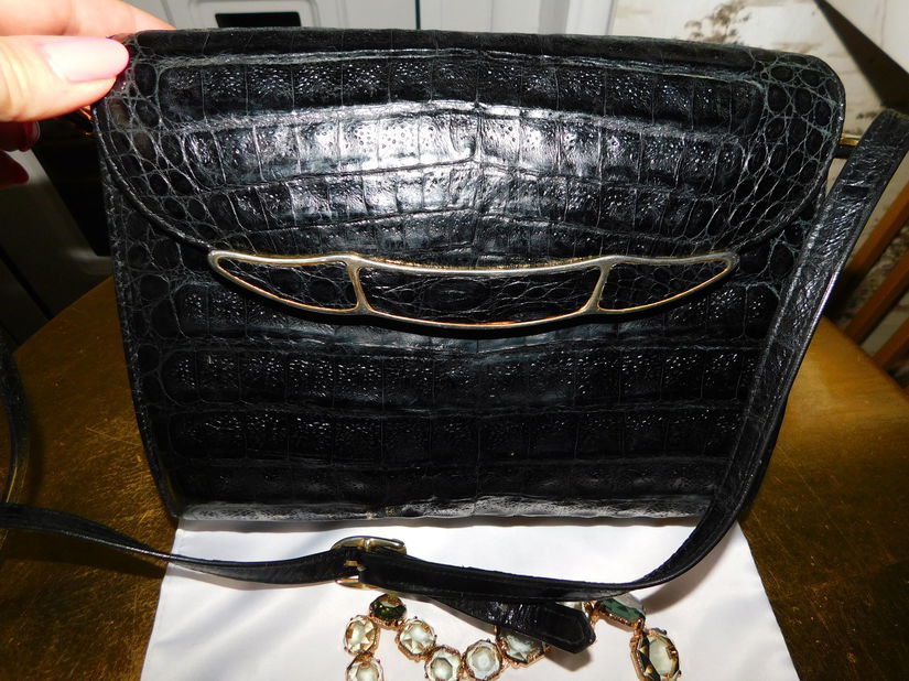 Geanta  vintage piele  exotica de umar , colier  masiv  cadou