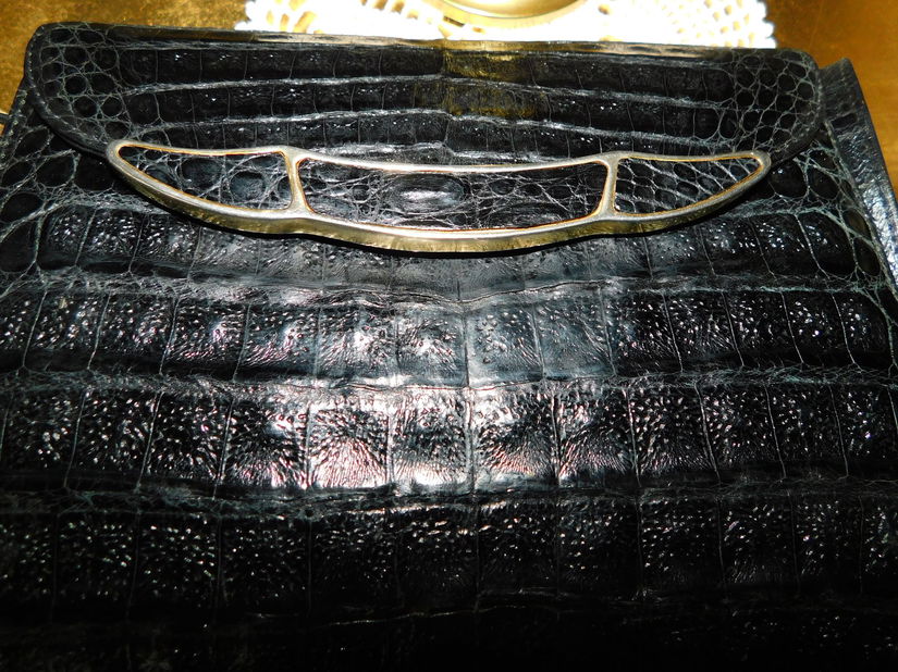 Geanta  vintage piele  exotica de umar , colier  masiv  cadou