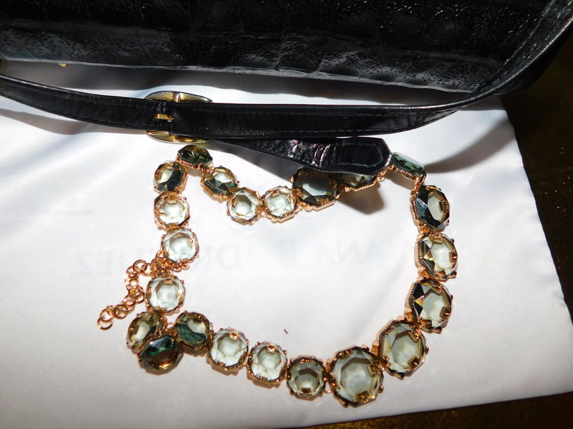 Geanta  vintage piele  exotica de umar , colier  masiv  cadou