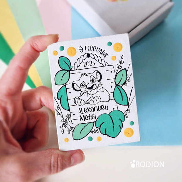 Marturii botez Simba personalizate pictate manual cu magnet
