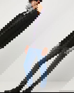 Medicine sacou culoarea negru