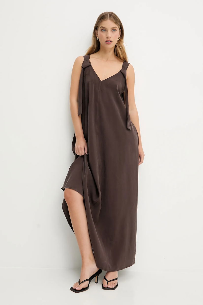 Answear.LAB rochie culoarea maro, maxi, evazati