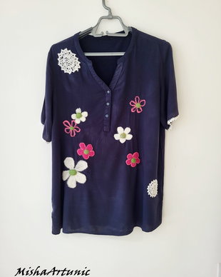 Bluza cu floricele impaslite