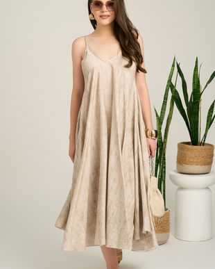 Rochie lunga bej din viscoza cu croi tip A si bretele subtiri