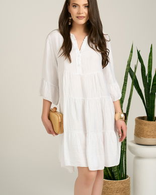 Rochie midi alba din tencel creponat cu croi tip A si nasturi la bust