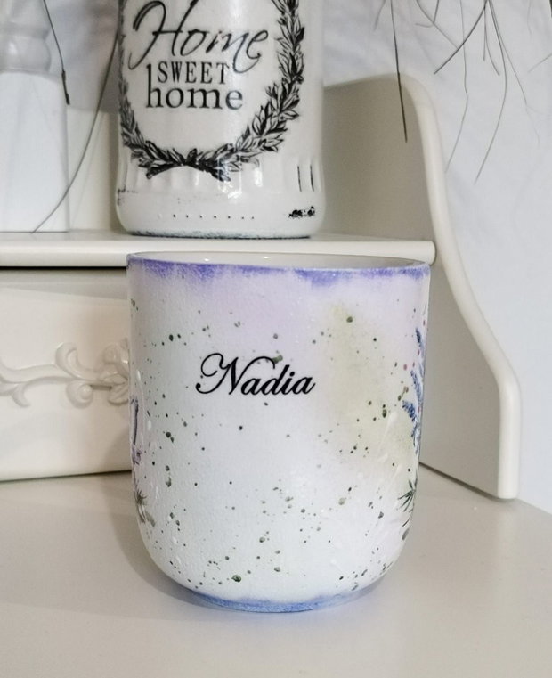 Cana decorata manual cu flori de lavanda