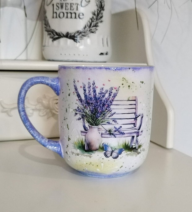 Cana decorata manual cu flori de lavanda