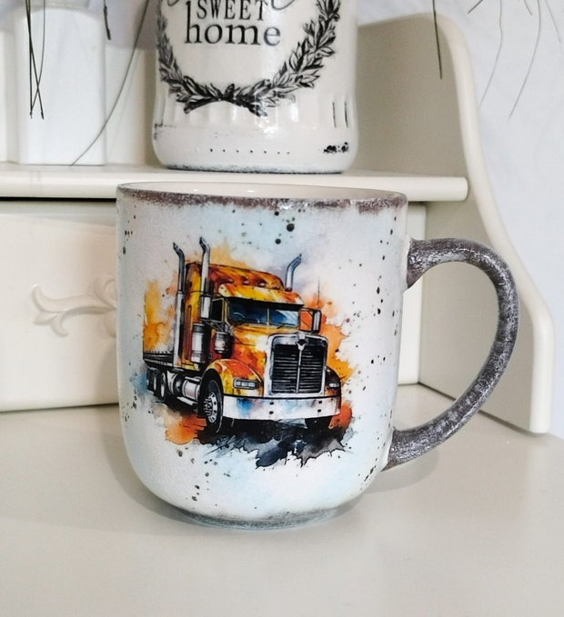 Cana decorata manual cu camion