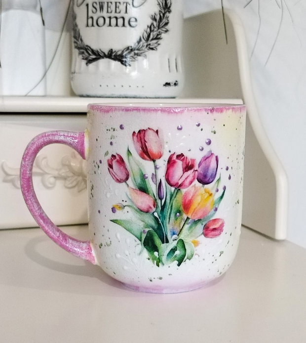 Cana decorata manual cu lalele