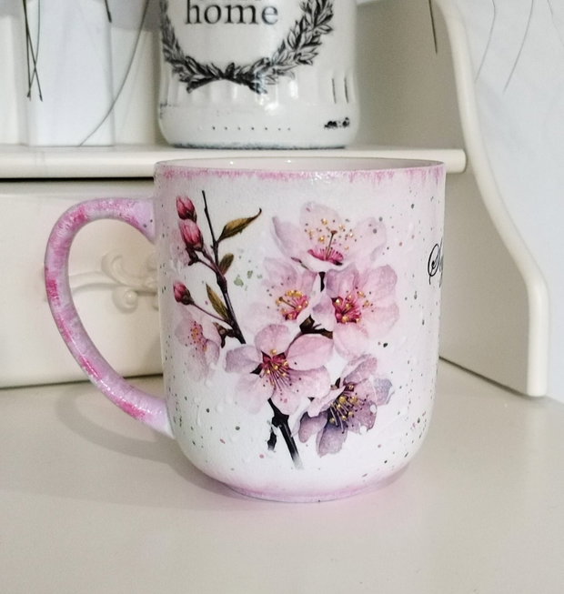 Cana decorata manual cu flori roz