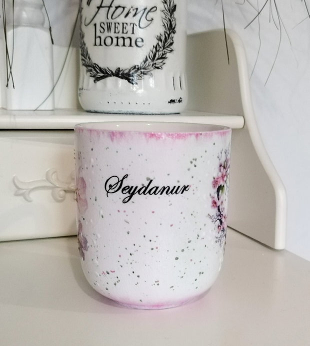 Cana decorata manual cu flori roz