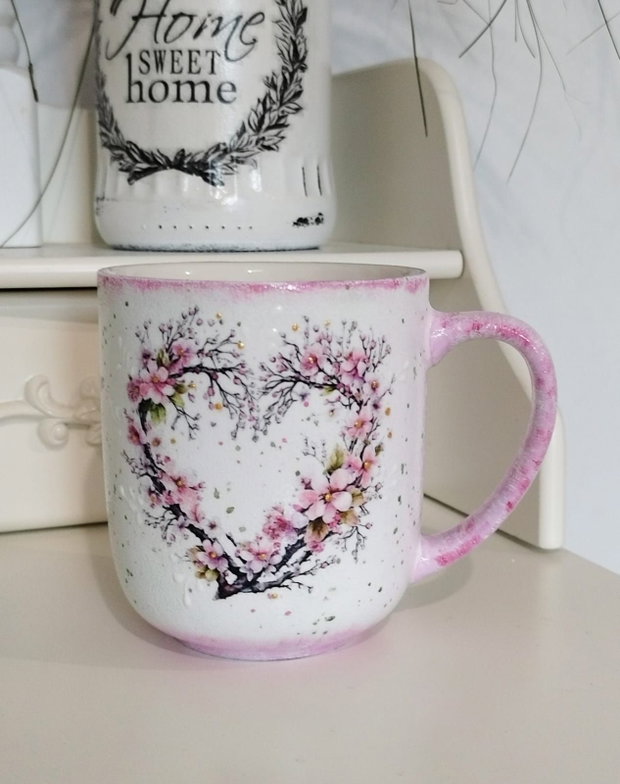Cana decorata manual cu flori roz
