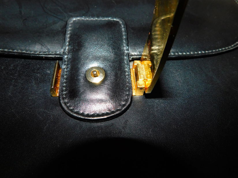 Geanta  vintage  FBM Italia , piele  deosebita ,  produs lux,  cadpu esarfa noua si  curea   vintage anii 60