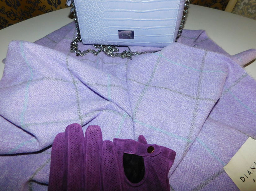 Set lavanda,  esarfa , manusi , poseta ,  colier cadou