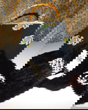 Poseta noua brodata, de ocazie ,  cadou sal  nou  si  manusi noi  asortate , brosa cadou,