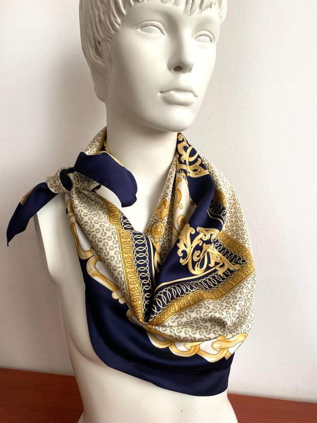 Esarfa eleganta・Esarfa moderna・Accesoriu fashion・Esarfa vintage・Stil ecvestru sofisticat