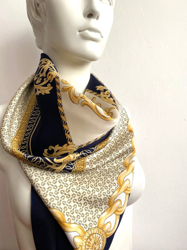 Esarfa eleganta・Esarfa moderna・Accesoriu fashion・Esarfa vintage・Stil ecvestru sofisticat