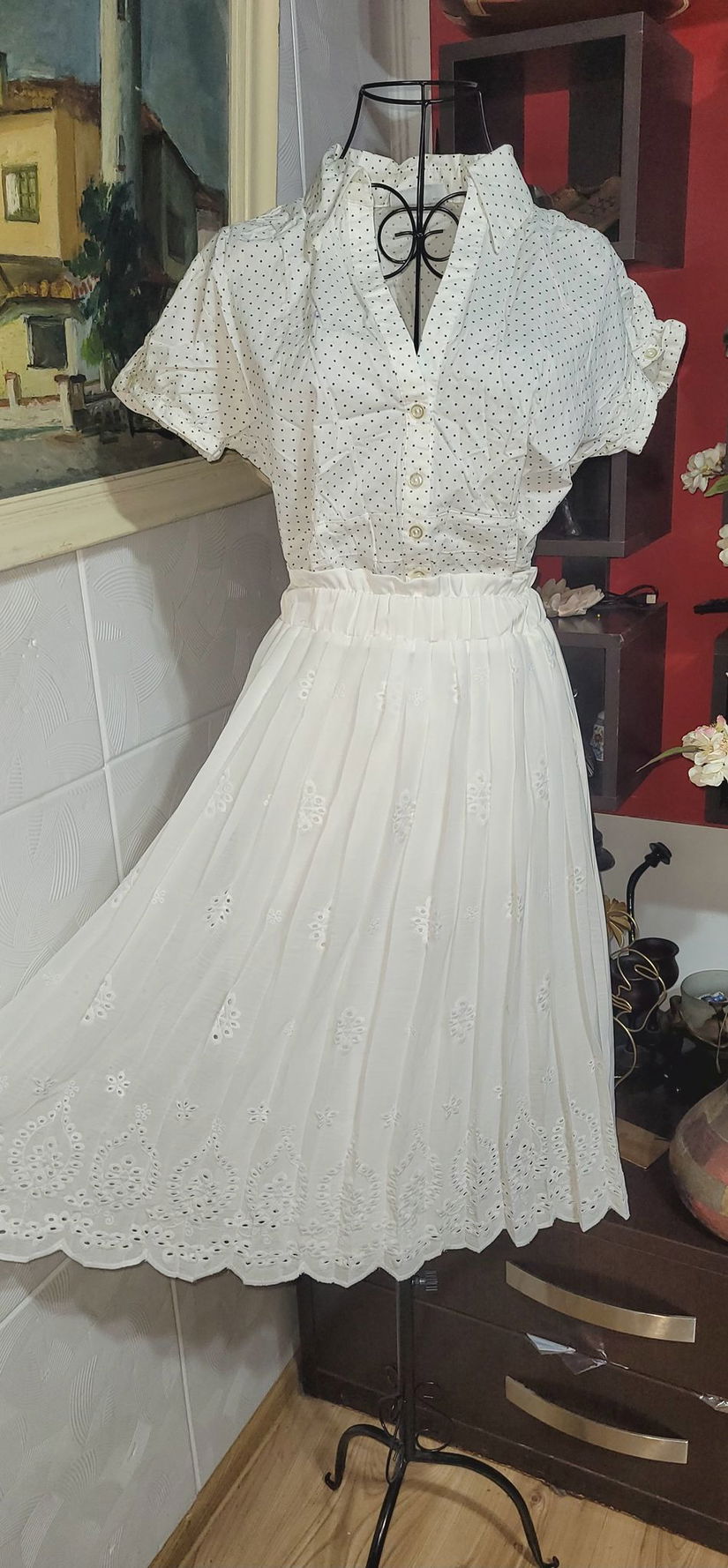 Fusta plisata cu broderie