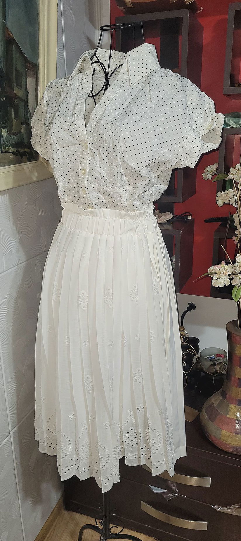 Fusta plisata cu broderie