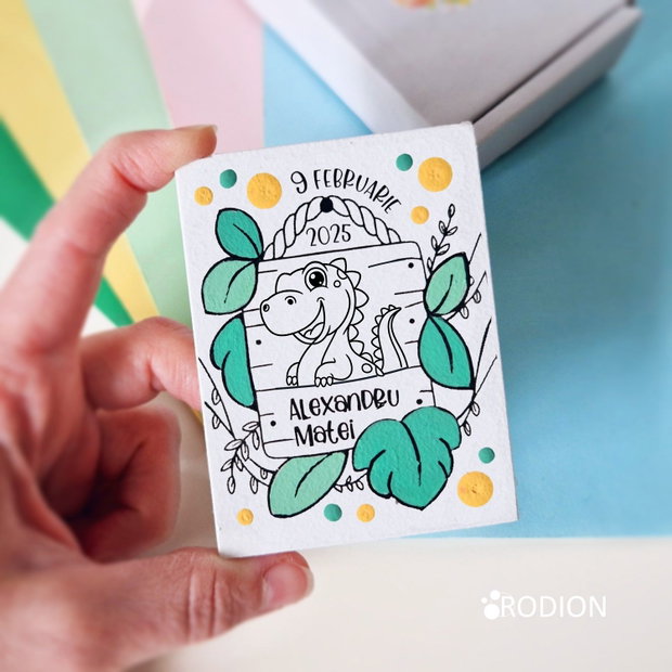 Marturii botez cu magnet baietel personalizate pictate, dinozaur, tema jungle