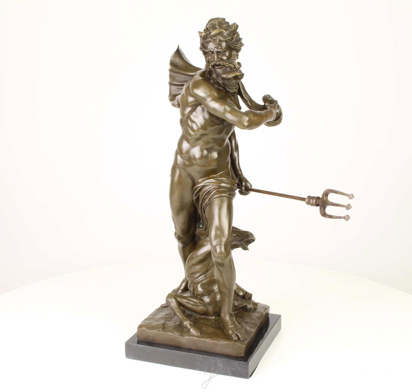 Neptun-statueta din bronz cu un soclu din marmura