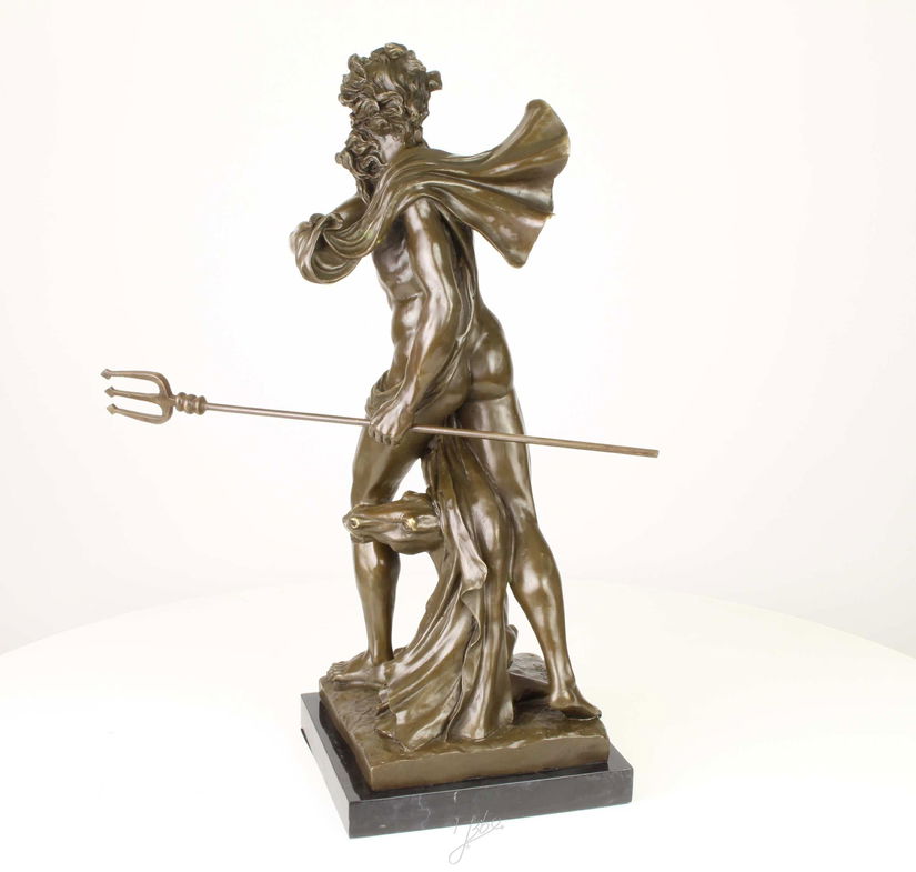 Neptun-statueta din bronz cu un soclu din marmura